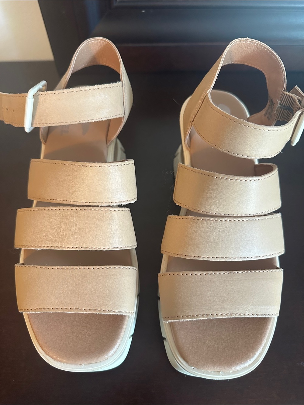 EUC Women’s 6 SOREL sandals - Picture 2 of 8